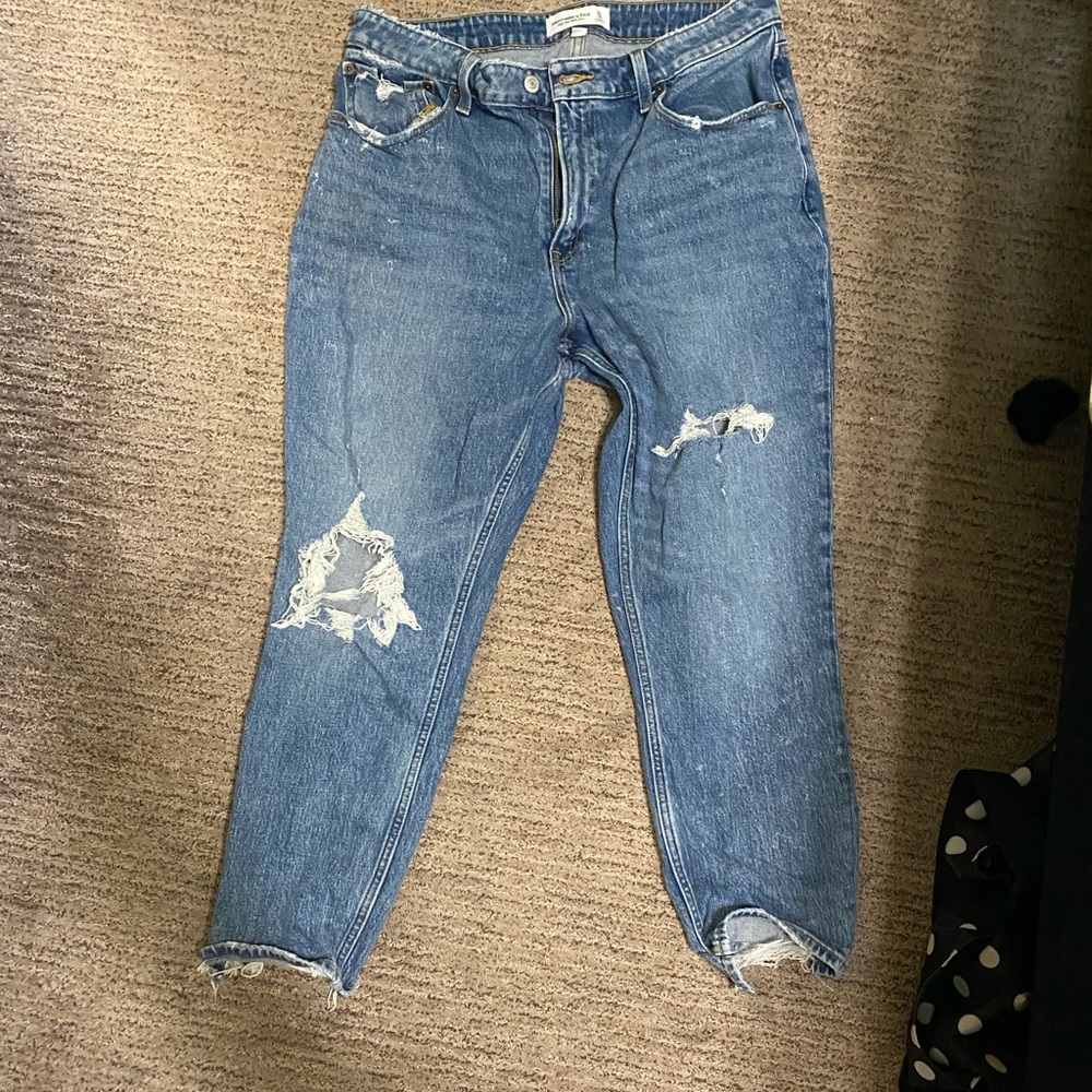 A&F CURVE LOVE HIGH RISE MOM JEAN